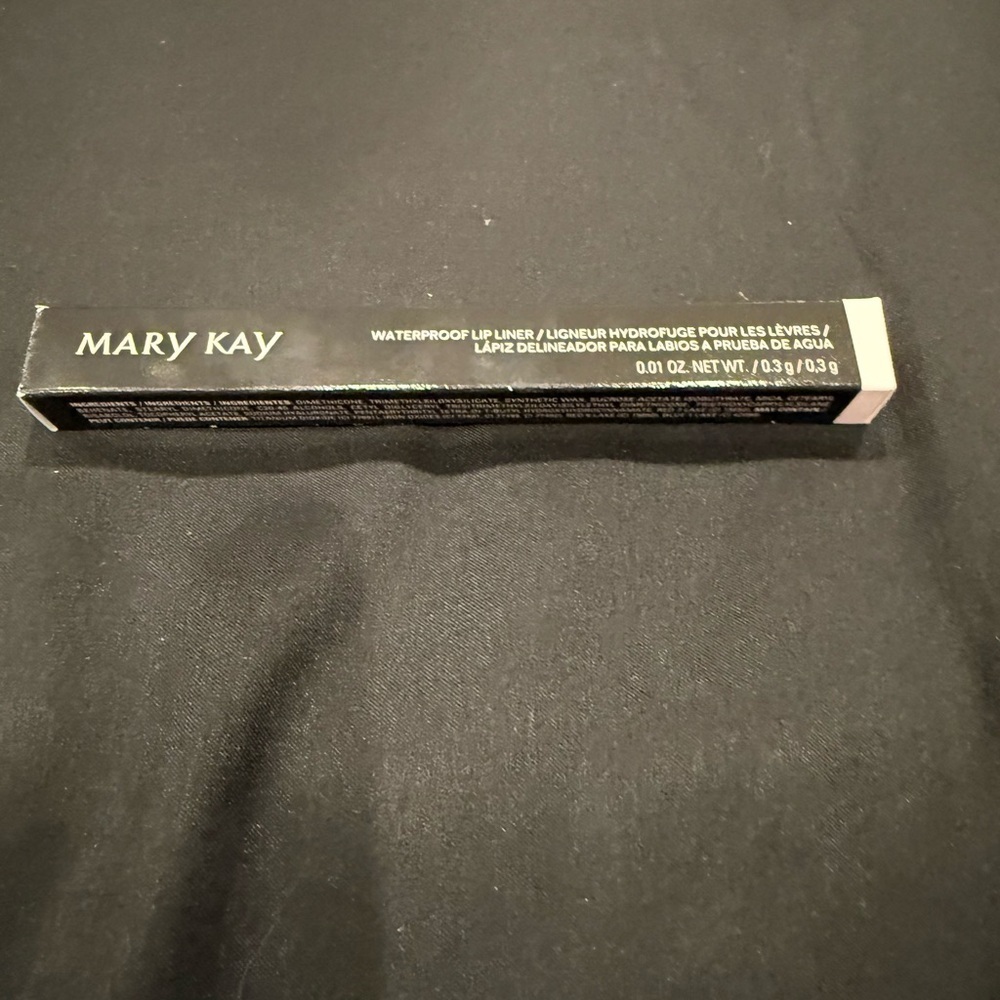 Mary Kay Waterproof Lip Liner Berry New in Box